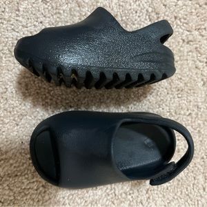 Kids Yeezy Slide 6k. No box! AUTHENTIC